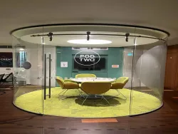 Pod Sandy - meeting room